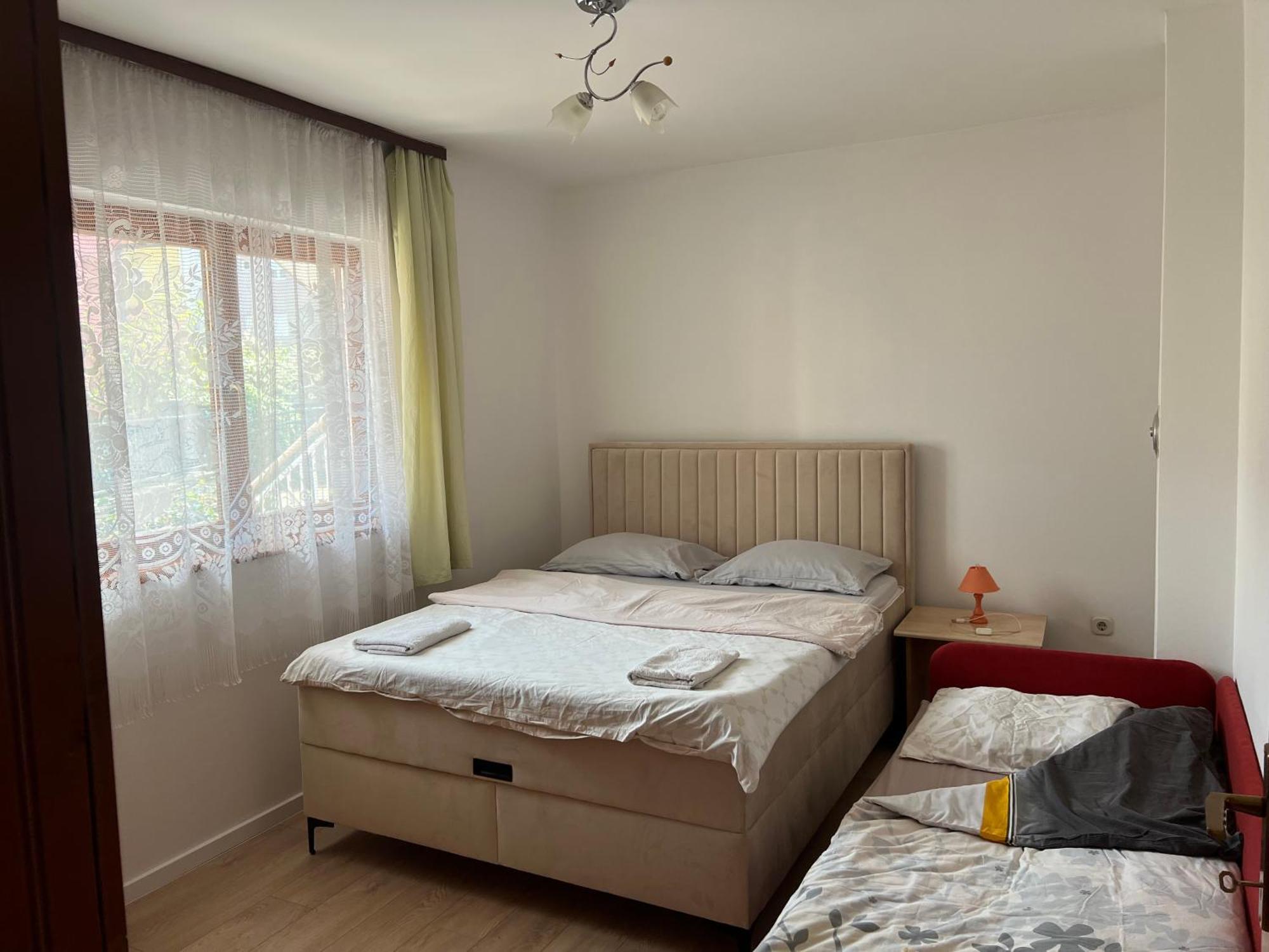 מוסטר Cheap House Near The Center Of The City מראה חיצוני תמונה