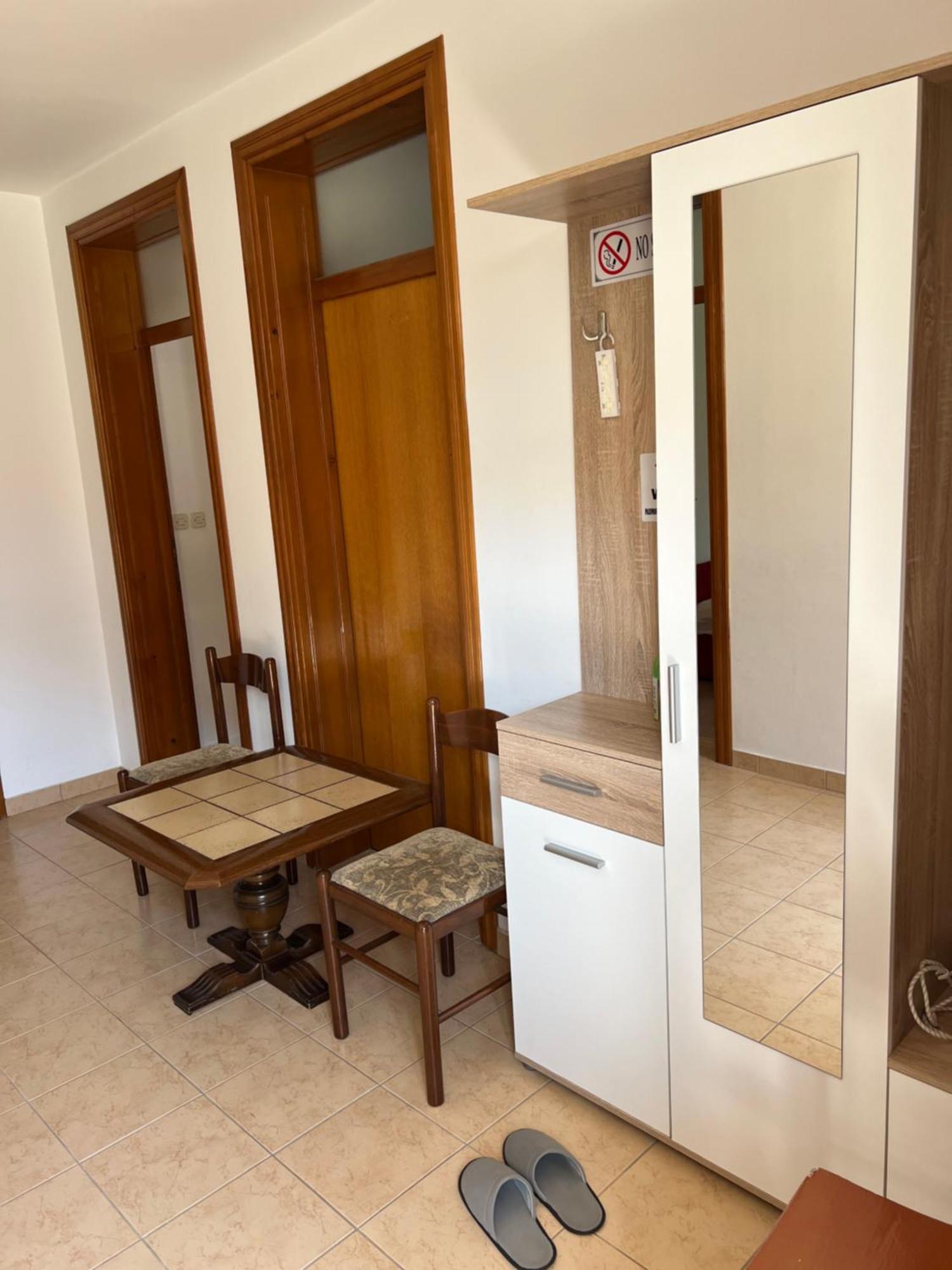 מוסטר Cheap House Near The Center Of The City מראה חיצוני תמונה