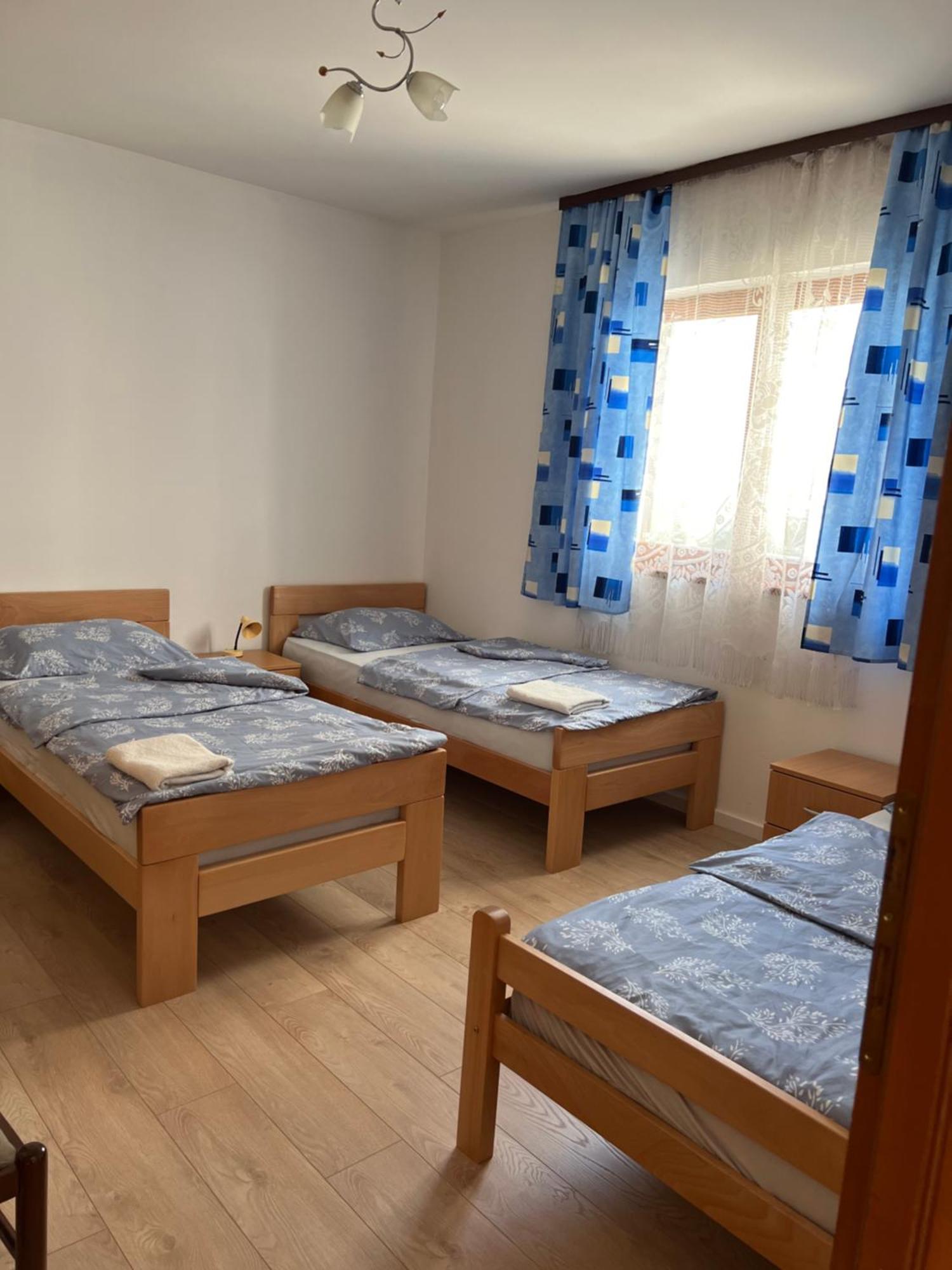 מוסטר Cheap House Near The Center Of The City מראה חיצוני תמונה