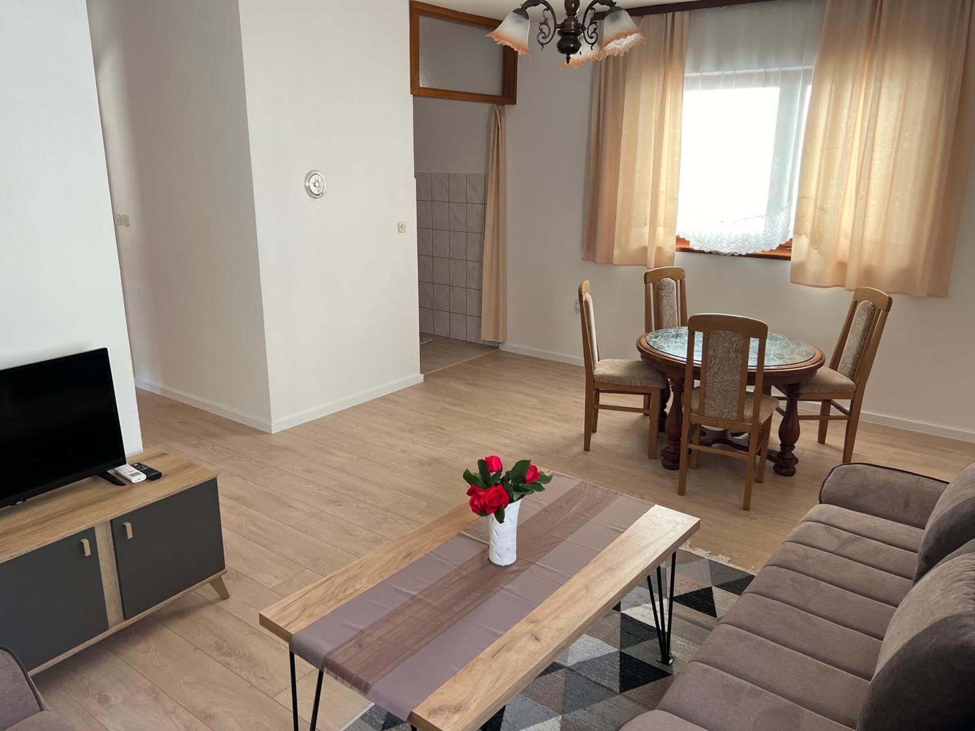 מוסטר Cheap House Near The Center Of The City מראה חיצוני תמונה